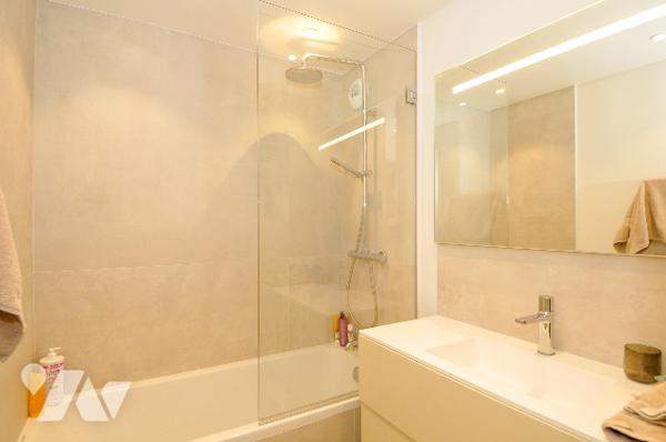 Luxueux T3cab de 82m² PLEIN SUD décoré par un architecte d'intérieur FACE MER avec parking et garage