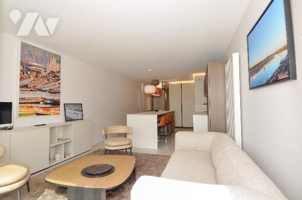 Luxueux T3cab de 82m² PLEIN SUD décoré par un architecte d'intérieur FACE MER avec parking et garage