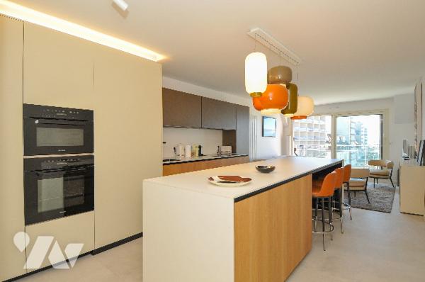 Luxueux T3cab de 82m² PLEIN SUD décoré par un architecte d'intérieur FACE MER avec parking et garage