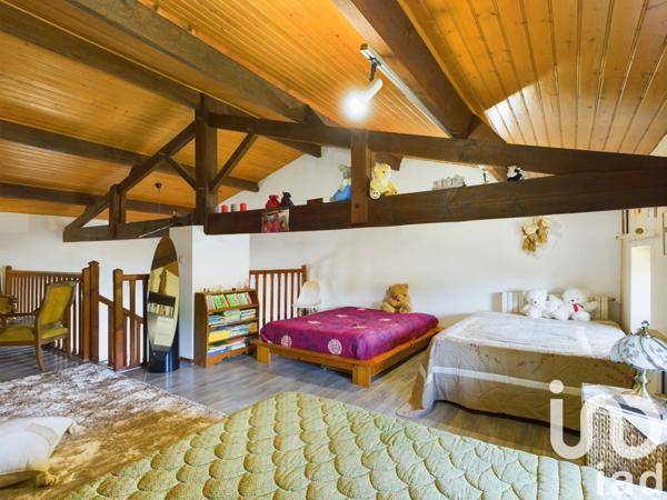 Maison 5 pièces de 200 m² à Salles (33770)