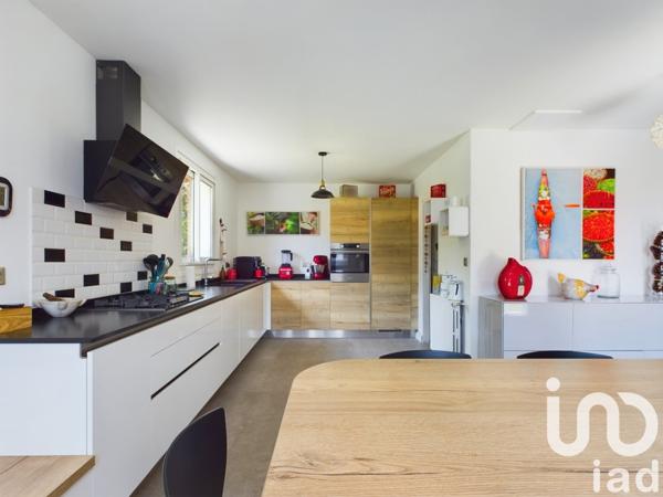 Maison 5 pièces de 200 m² à Salles (33770)