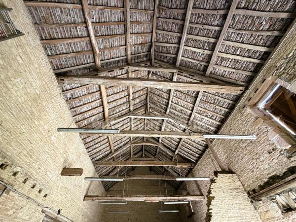 Belle propriété normande de caractère avec parc arboré de plus 3 500 m² et majestueuse bâtisse en pierre de Caen - Idéal projet gîtes, chambres d'hôtes ou vaste demeure familiale