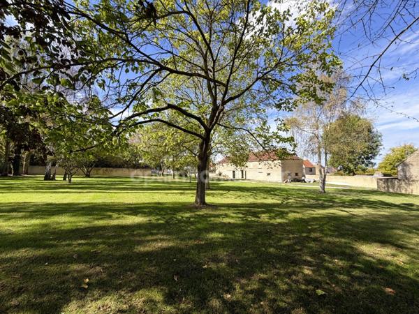 Belle propriété normande de caractère avec parc arboré de plus 3 500 m² et majestueuse bâtisse en pierre de Caen - Idéal projet gîtes, chambres d'hôtes ou vaste demeure familiale
