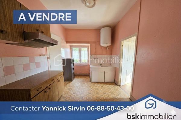 A proximité immédiate des écoles et du centre-ville de Langogne, découvrez cet appartement de 80 m² situé au 1ᵉʳ étage d'une copropriété.
✨ Les points forts du bien :
Potentiel & Attractivité : Idéal pour un premier achat, un pied-à-terre ou un investissement locatif.
? Agencement intérieur :
Une cuisine séparée du salon
Deux chambres
Une salle d'eau
Un WC indépendant
⚡ Équipements & Prestations :
Chauffage électrique
Fenêtres en double vitrage
?￯ﾸﾏ Travaux à prévoir :
Le bien nécessite une réhabilitation générale afin de retrouver toute sa fonctionnalité et d'être remis au goût du jour.
? Contactez-moi dès maintenant pour obtenir plus de renseignements ou organiser une visite !