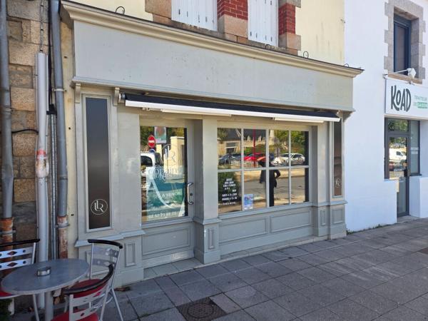Local commercial avec appartement indépendant.