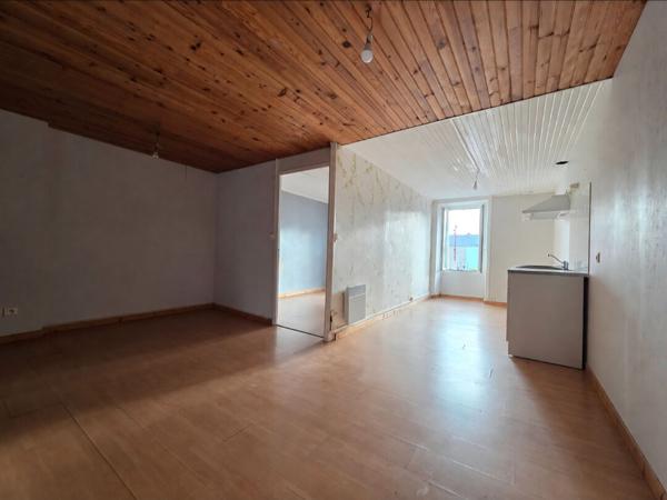 Local commercial avec appartement indépendant.