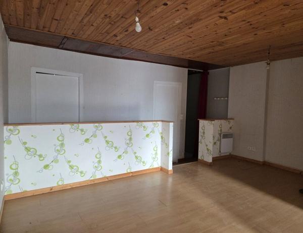 Local commercial avec appartement indépendant.