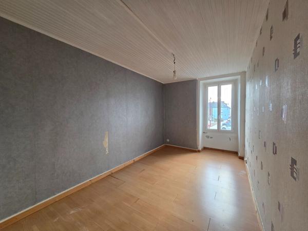 Local commercial avec appartement indépendant.