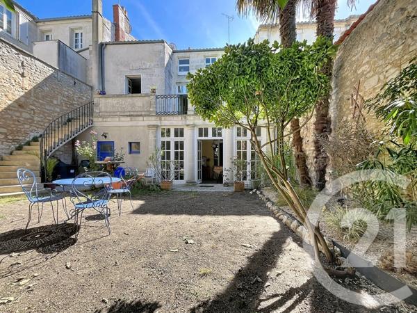 Maison à vendre  7 pièces - 329 m 2   ROCHEFORT  - 17