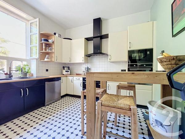 Maison à vendre  7 pièces - 329 m 2   ROCHEFORT  - 17