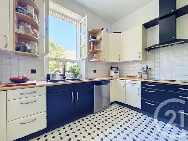 Maison à vendre  7 pièces - 329 m 2   ROCHEFORT  - 17