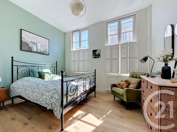 Maison à vendre  7 pièces - 329 m 2   ROCHEFORT  - 17