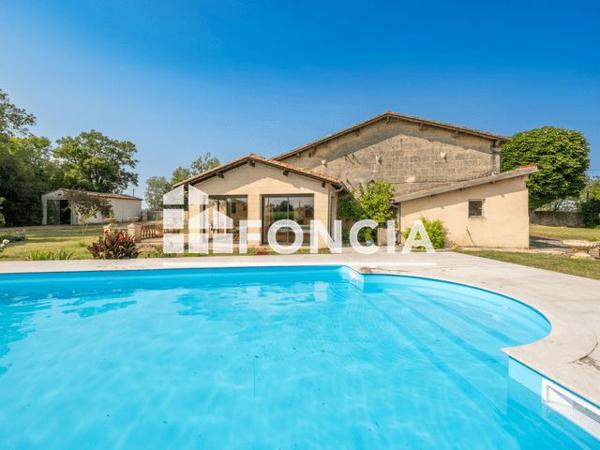 À vendre Maison 8 pièces 409 m² - Ambès 33810
