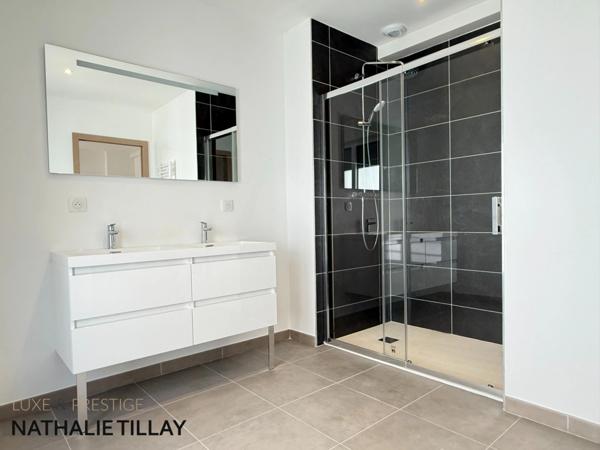 Orleans hyper centre , maison de villle neuve a vendre avec 2 terrasses et garage