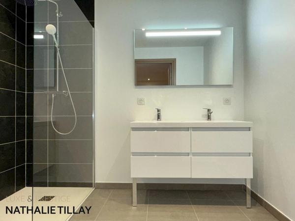 Orleans hyper centre , maison de villle neuve a vendre avec 2 terrasses et garage