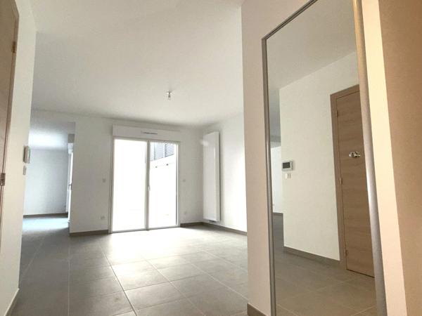 Orleans hyper centre , maison de villle neuve a vendre avec 2 terrasses et garage