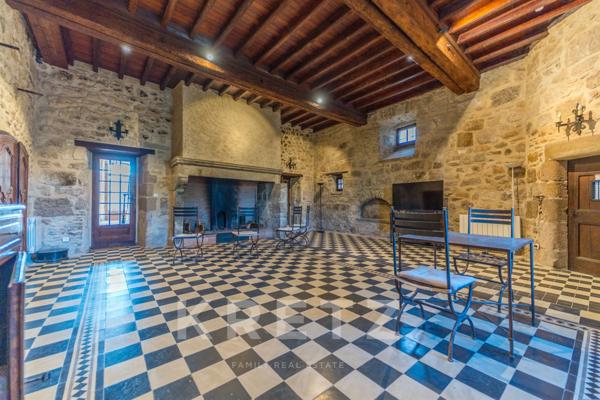 Château d’exception en Languedoc — domaine historique et raffiné