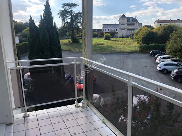 Exclusivite a Saintes : Appartement T1 avec ASCENSEUR, balcon, parking, cave et piscine