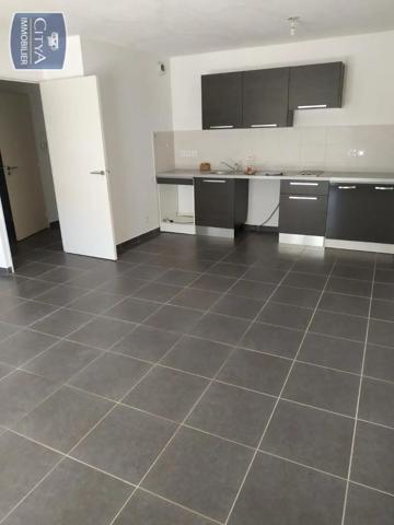 Appartement à louer 2 pièces 44.5m² Le Luc (83340)