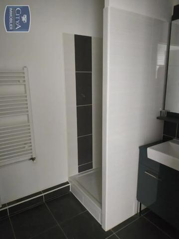 Appartement à louer 2 pièces 44.5m² Le Luc (83340)