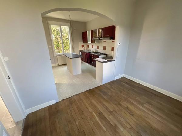 Maison de 1930 - Trois Chambres - 464m2 de Terrain