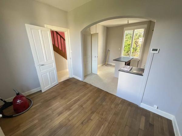 Maison de 1930 - Trois Chambres - 464m2 de Terrain