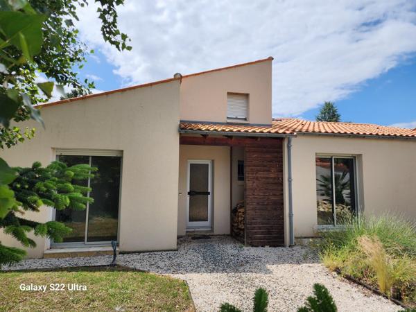 Maison
         7 pièces
        - 212 m² 397 000 € *