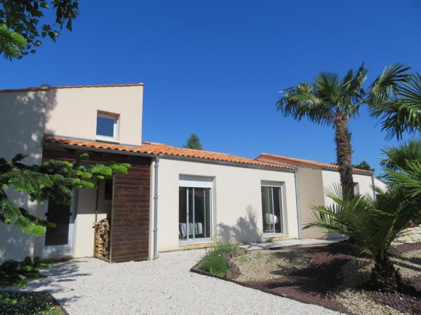 Maison
         7 pièces
        - 212 m² 397 000 € *