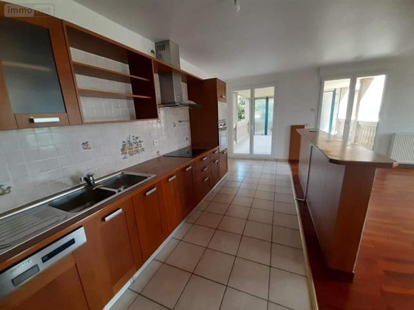 Appartement à louer à Divonne-les-Bains dans l'Ain (01220), ref : 01047-L157