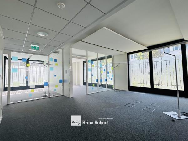 Bureau à louer à Vaulx-en-Velin emplacement stratégique et lumineux