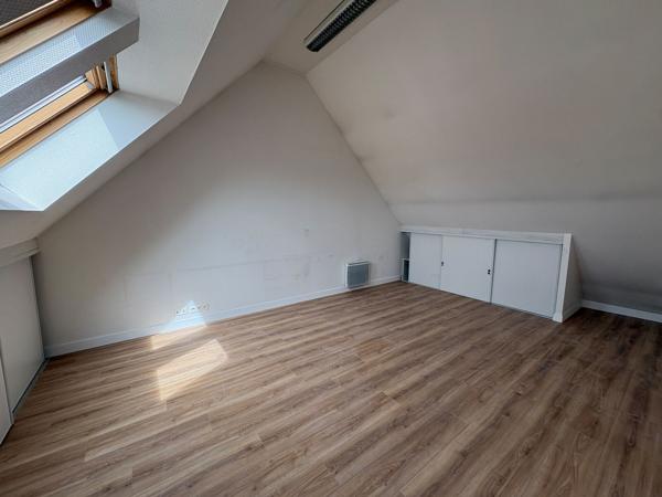 Bureaux à louer 65 m2 au sud d'Orléans visibilité nationale 20