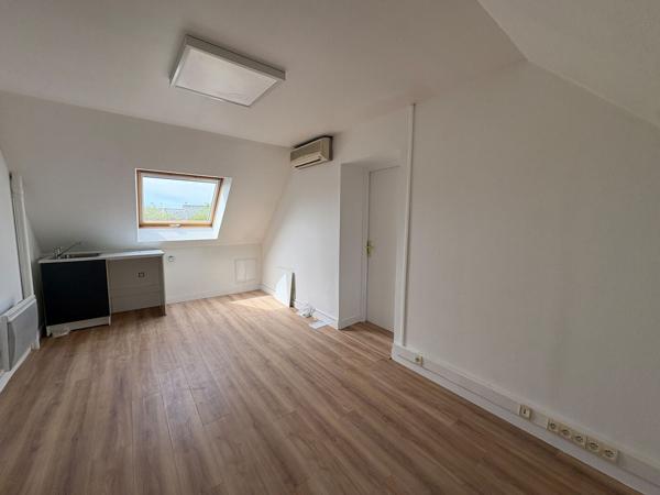 Bureaux à louer 65 m2 au sud d'Orléans visibilité nationale 20