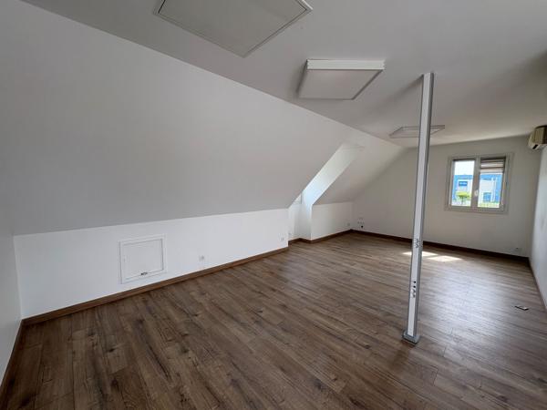 Bureaux à louer 65 m2 au sud d'Orléans visibilité nationale 20