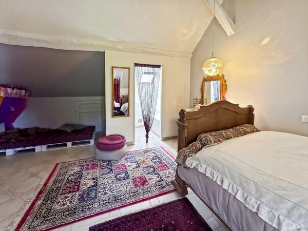 PROPRIETE À VENDRE AU SUD DE FONTAINEBLEAU A 1H15 DE PARIS