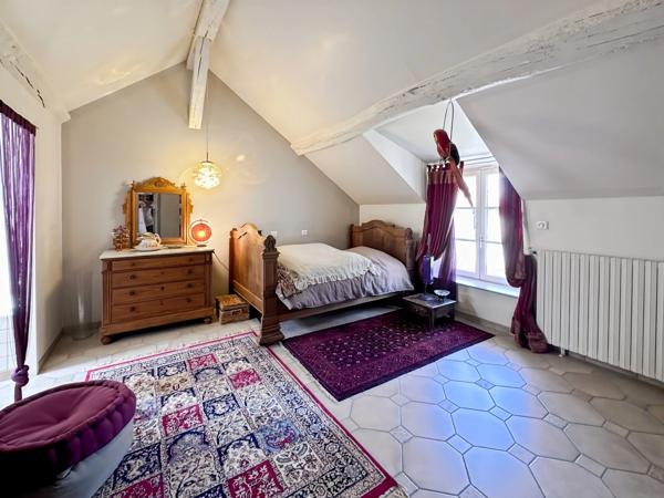 PROPRIETE À VENDRE AU SUD DE FONTAINEBLEAU A 1H15 DE PARIS