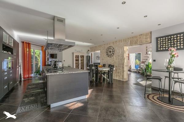 Maison à vendre 939 600 € Saint-Jean-d'Illac 6 p 305 m² DPE C