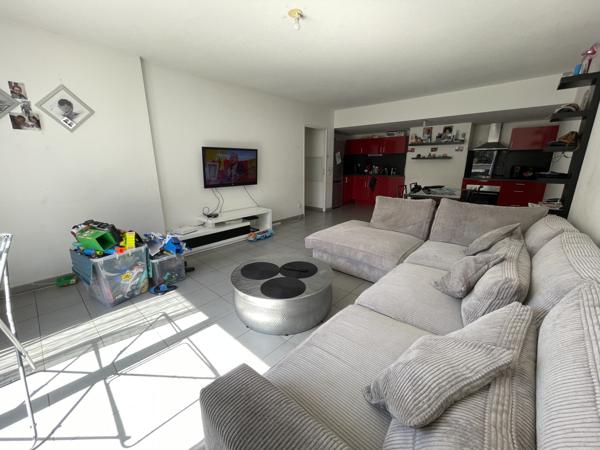 Appartement T3 avec terrasse et parking - Saint Just