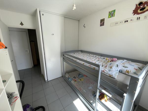 Appartement T3 avec terrasse et parking - Saint Just
