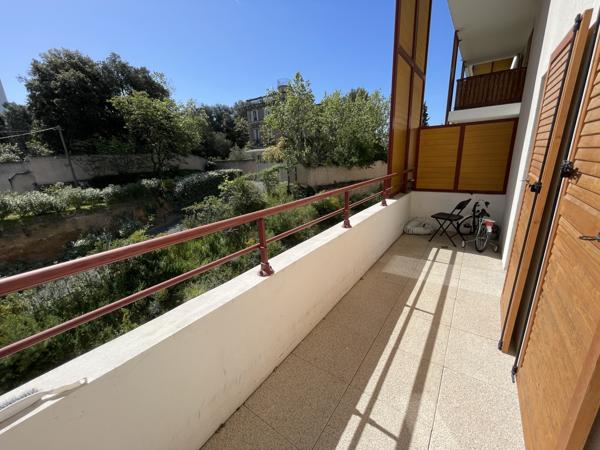 Appartement T3 avec terrasse et parking - Saint Just