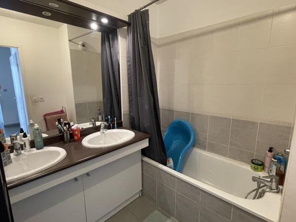 Appartement T3 avec terrasse et parking - Saint Just