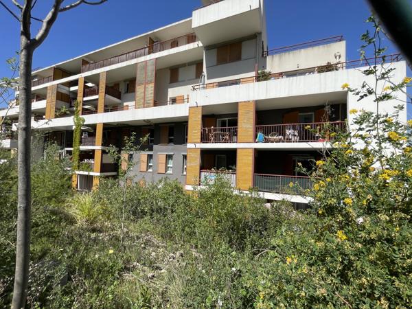 Appartement T3 avec terrasse et parking - Saint Just