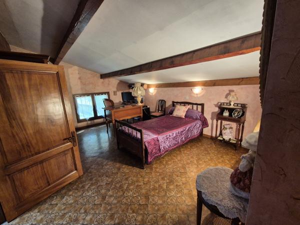 Laure (13180) Villa traditionnelle 5 pièces sur un vaste terrain de 1692m²