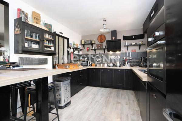 Vaste maison familiale de 180 m² avec possibilité de créer un deuxième logement - Garage et jardin