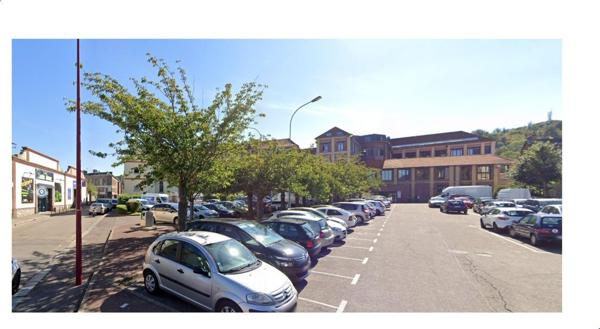 Investissement clé en main à plus de 9 % net – murs commerciaux loués – Elbeuf