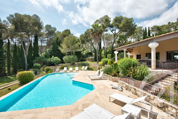 Maison à vendre  10 pièces - 531,54 m2 MOUGINS - 06