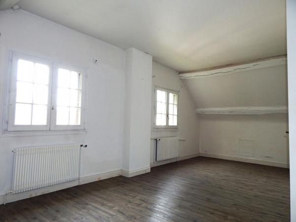 Maison Ormes 6 pièce(s) 193 m2 terrain 5664m²