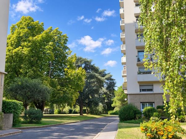 AUBERVILLIERS-4PIECES 79M2 BALCON,CAVE ET PARKING