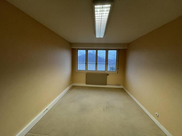 A LOUER IMMEUBLE DE BUREAUX À VOUNEUIL SOUS BIARD DE 346 m²