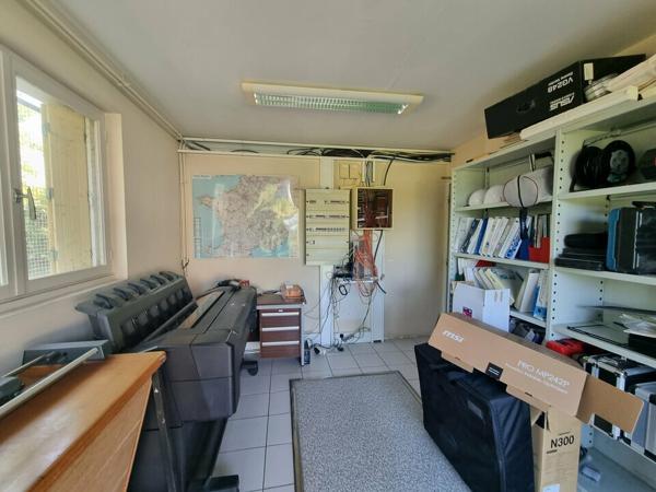 A LOUER IMMEUBLE DE BUREAUX À VOUNEUIL SOUS BIARD DE 346 m²