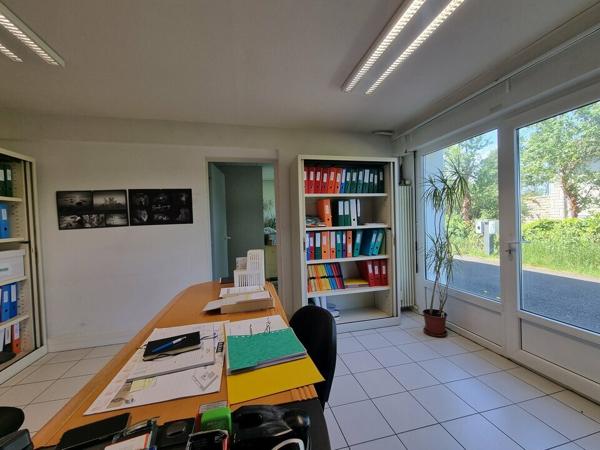 A LOUER IMMEUBLE DE BUREAUX À VOUNEUIL SOUS BIARD DE 346 m²